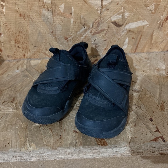 Kids nike running shoes size 9C - Picture 2 of 8